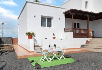 Casa Rosi has Balcony rooms