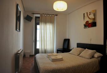 Pension Aristizabal allows 18 year olds to book a room