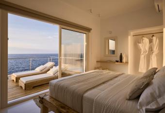 Infinity SeaFront Villa has Balcony rooms