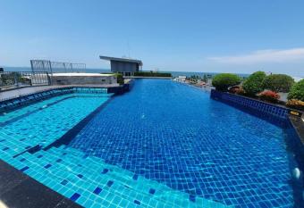 The patio condo                                      Floor 6 has Balcony rooms