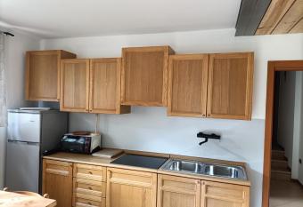 appartamento Bait del Gioti has rooms with a private hot tub