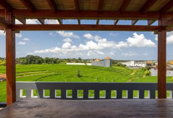 Villa Teras Munggu Two Bedroom allows 18 year olds to book a room