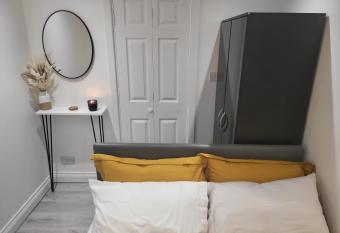 Stunning well decorated 1Bed Apartment in Dartford has Balcony rooms