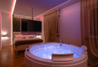 [Bergamo] Bed&Dreams + Jacuzzi has rooms with a private hot tub