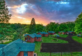 Edgewater Resort has Balcony rooms