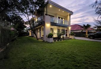 The Manzonia has Balcony rooms