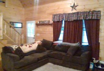 Majestic Country Cabin has Balcony rooms