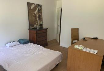 Belle apparemment    Nancy allows 18 year olds to book a room