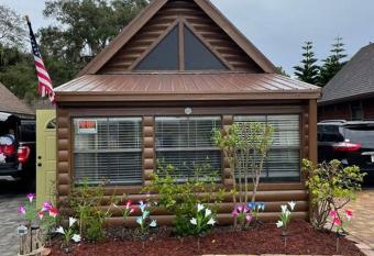 Waterview cabin with access to Lake Okeechobee has Balcony rooms