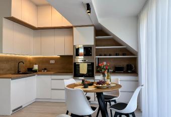 Linden Apartman Sunrise 106 allows 18 year olds to book a room