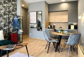 Linden Apartman Sunrise 107 allows 18 year olds to book a room