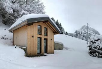 Chalet*** au pied d une prairie face    la montagne has Balcony rooms