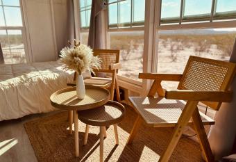 Cozy Bungalow near Big Bend allows 18 year olds to book a room