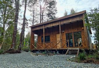 Caba  a Los Coihues allows 18 year olds to book a room