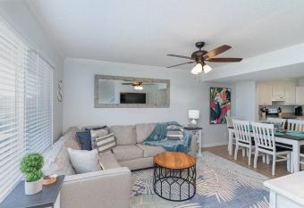 Dreamy Sunset on Don Carlos 6211 allows 18 year olds to book a room