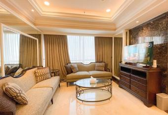 The Jewel of La Casa III has Balcony rooms