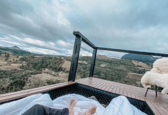 Chal   do Canyon allows 18 year olds to book a room