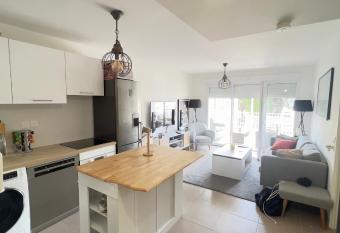 Arles nord allows 18 year olds to book a room