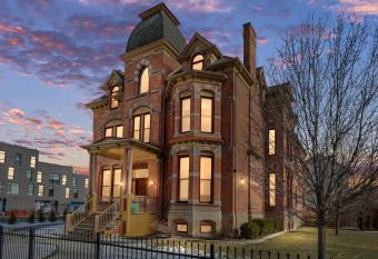 The Lumber Baron's Mansion: 2 King Suites, 2.5BA + Gym has Balcony rooms