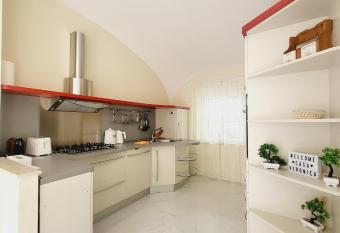 Casa Veronica has Balcony rooms