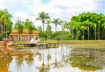 Resort das Oliveiras allows 18 year olds to book a room