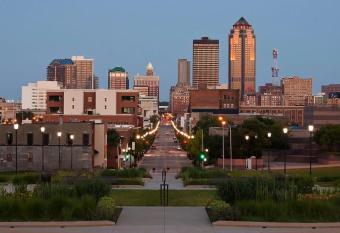 Comfortable 1 Bed Studio Downtown allows 18 year olds to book a room