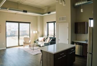 Modern 2-Bedroom Downtown Apt with Gym & Rooftop allows 18 year olds to book a room