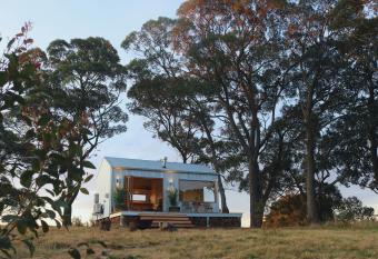 Southern Highlands Vineyard Cabin by Outpost has Balcony rooms