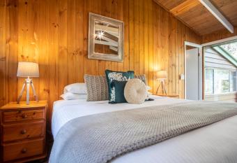 Kondalilla Eco Resort has rooms with a private hot tub