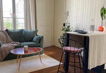 Chez Megan allows 18 year olds to book a room