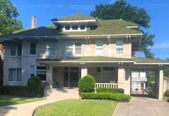 On Overton Park - Private Guesthouse allows 18 year olds to book a room