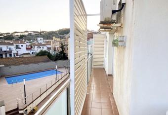 A Cozy & fantastic apartment by the sea great pool has Balcony rooms