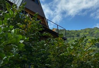 HillSide Cottage has Balcony rooms
