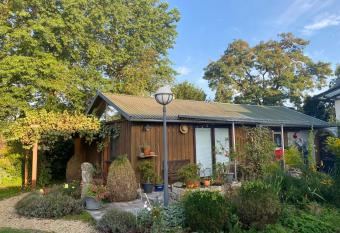 Erichshagener Ferienlaube allows 18 year olds to book a room