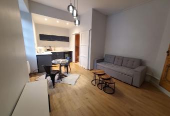 Studio hyper-centre Le Puy-en-Velay allows 18 year olds to book a room