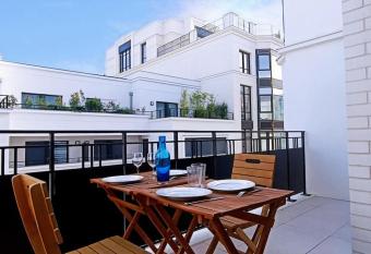 Magnifique appartement de 3 pi  ces    Disneyland has Balcony rooms