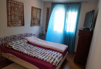 CHAMBRE PRIVEE allows 18 year olds to book a room