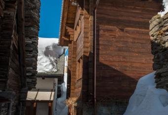 Zwargji has Balcony rooms