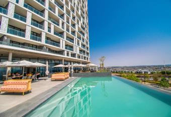 Ellipse luxury apartment waterfall allows 18 year olds to book a room