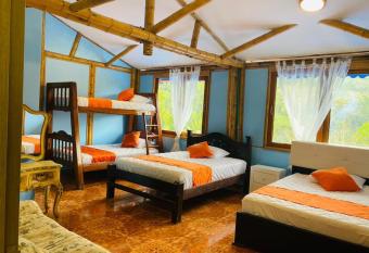 GLAMPING LA CRISTALINA has Balcony rooms