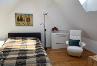 Dachgeschoss N  he Clemenshospital allows 18 year olds to book a room