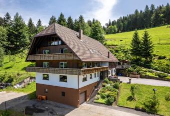 Fuchsmichelhof 4 has Balcony rooms