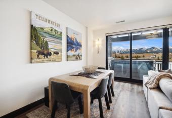 NEW Whitefish Wonder Retreat w/Hot Tub! has rooms with a private hot tub