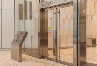 Blue jays /Rogers Center/Union station CN tower stay has rooms with a private hot tub