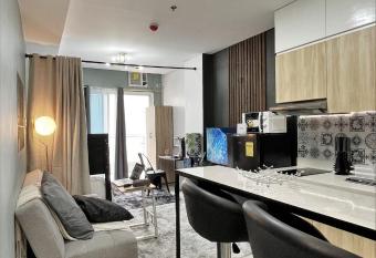 The Crib at Citta Verde - Primavera City Uptown CDO has Balcony rooms