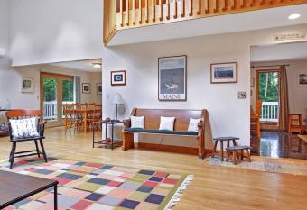 Lake house on 7 private acres has Balcony rooms