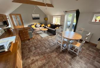 Hilltop Farm has rooms with a private hot tub