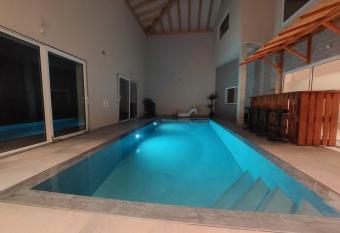 Chambres de la Tuilerie has Balcony rooms