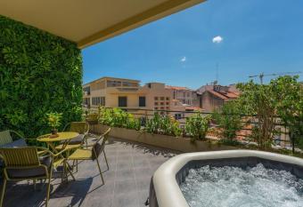 SUPER T3 Anadia - Olive has rooms with a private hot tub