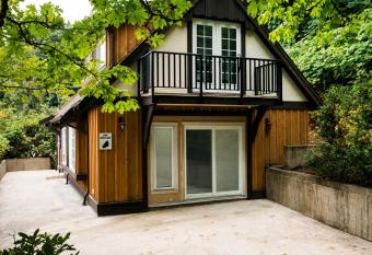 Private Mountainside Home has Balcony rooms